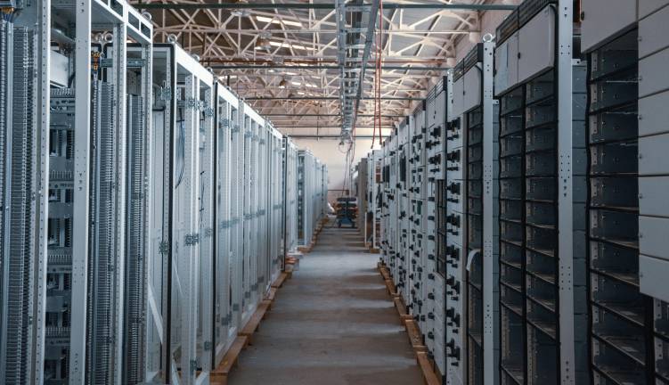En 2024, el mercado de centros de datos en México se valuó en mil millones de dólares; para 2030 se proyecta en 2.27 mil millones.