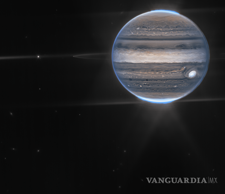 $!En esta vista de campo amplio se ve a Júpiter con sus anillos tenues, que son un millón de veces más tenues que el planeta.