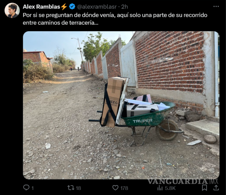 $!Con boletas en una carreta y persignándose llega funcionaria de Irapuato a abrir casilla: ‘Que todo vaya en paz’