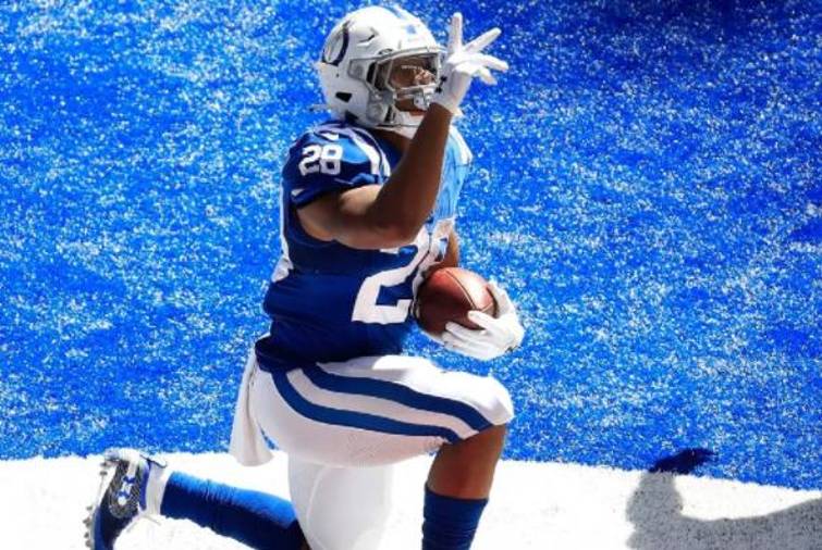 Los corredores más destacados son Jonathan Taylor, de los Colts, quien suma 306.20 puntos en la campaña (1626 Rush Yds, 17 Rush TD, 336 Rec Yds, 2 Rec TD, 2 Fum Lost). FOTO: TWITTER