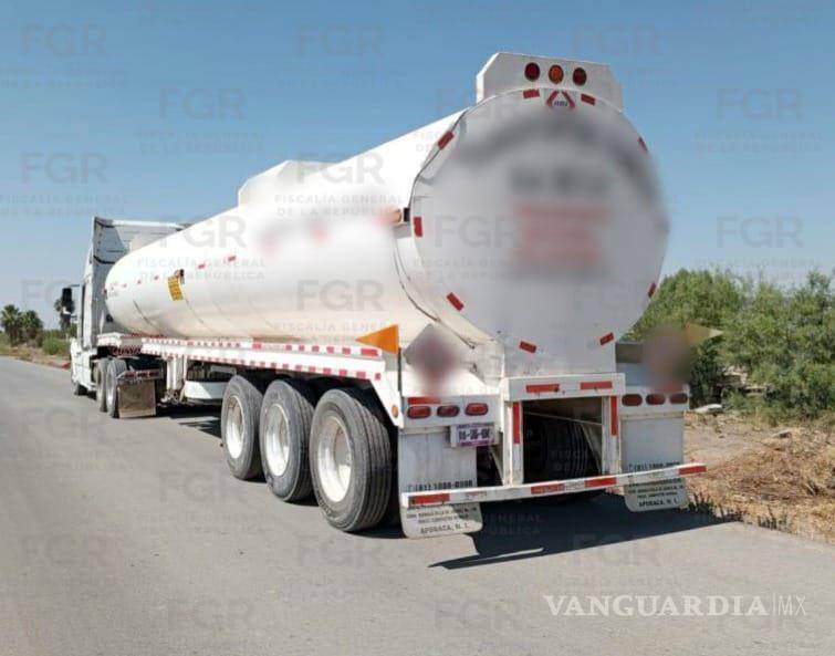 $!El aseguramiento de la gasolina ocurrió en el municipio de San Pedro de las Colonias, donde autoridades detectaron el traslado de más de 12 mil litros de combustible en una unidad de transporte pesado.