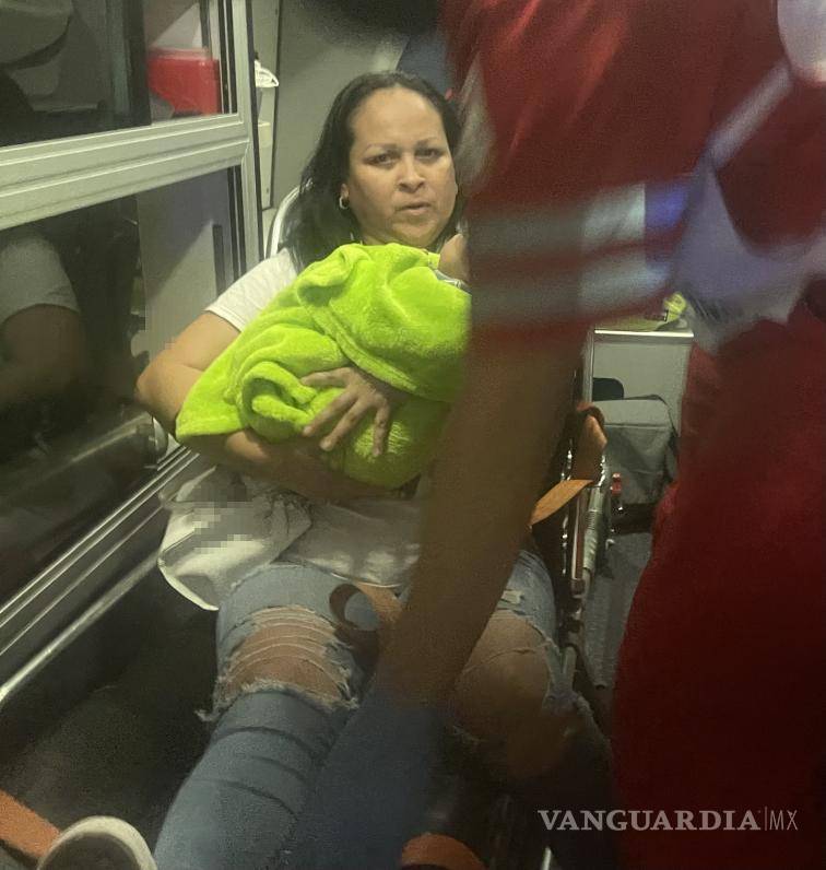 $!Un bebé de apenas un año fue trasladado de urgencia al Hospital Materno Infantil en estado delicado, mientras los adultos fueron llevados a una clínica particular.