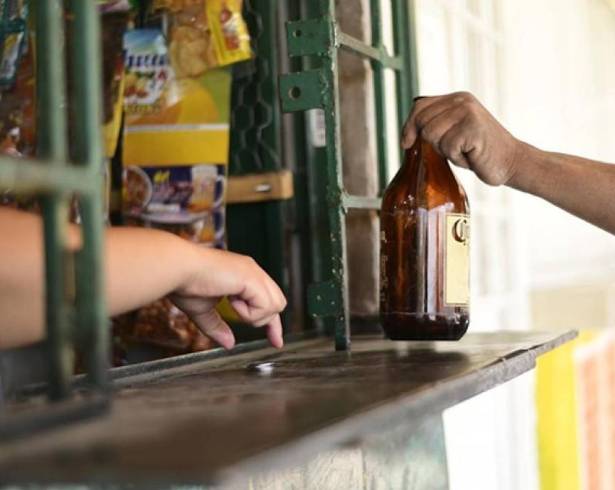 El Gobierno Municipal aclaró que no existe autorización para ampliar el horario de venta de alcohol en tiendas de conveniencia, como OXXO o SIX, durante el mes de diciembre.