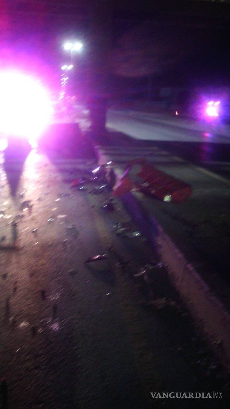 $!Motociclista choca contra “ballena” en el periférico y muere