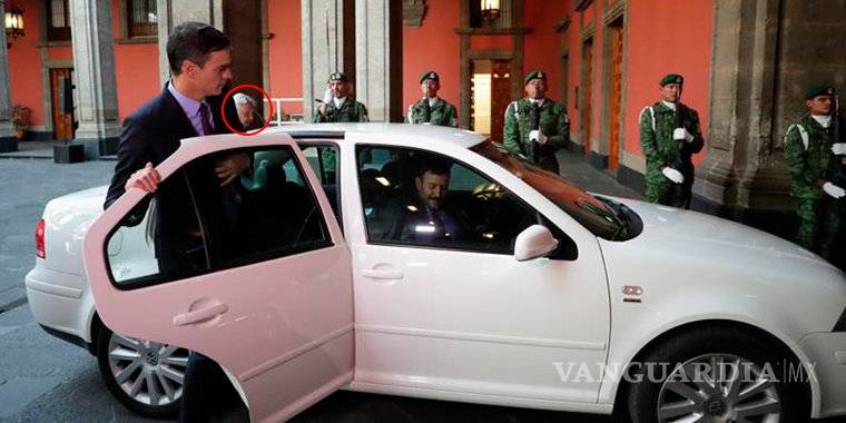 AMLO le da 'aventón' a Pedro Sánchez en su Jetta