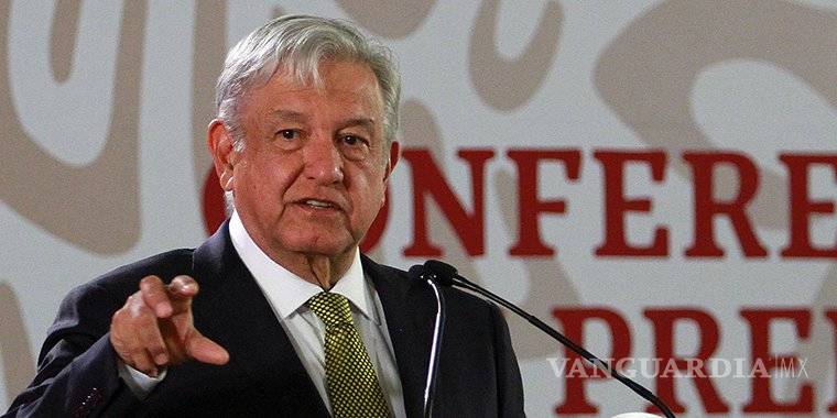 AMLO sugiere a los partidos regresar la mitad de sus recursos