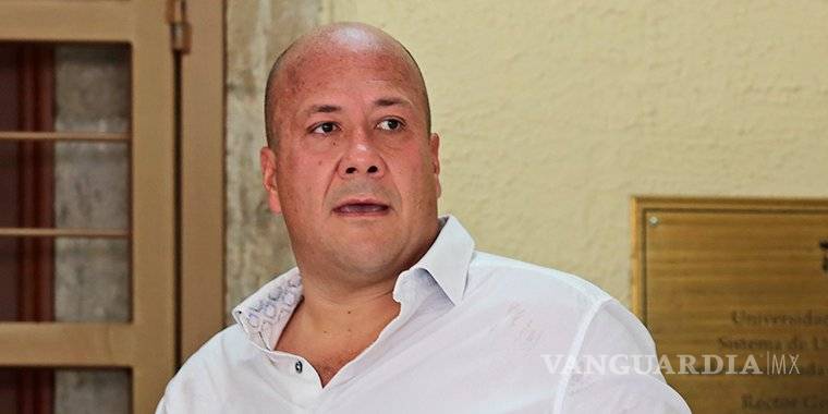 Alfaro pide a AMLO 'dar la cara' por desabasto de gasolina