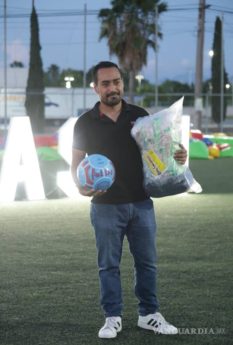 $!Antonio Kuskowski comparó la dinámica del futbol con el trabajo cotidiano dentro de la empresa.