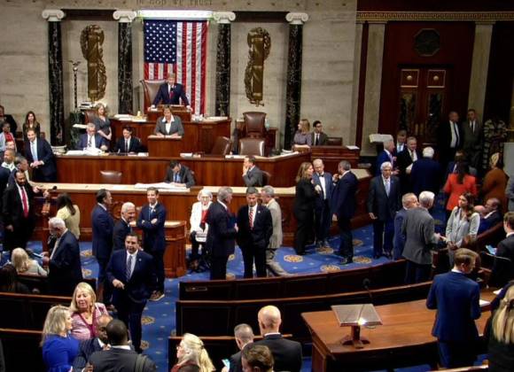 Insiste Sheinbaum que migrantes envíen cartas a senadores de EU