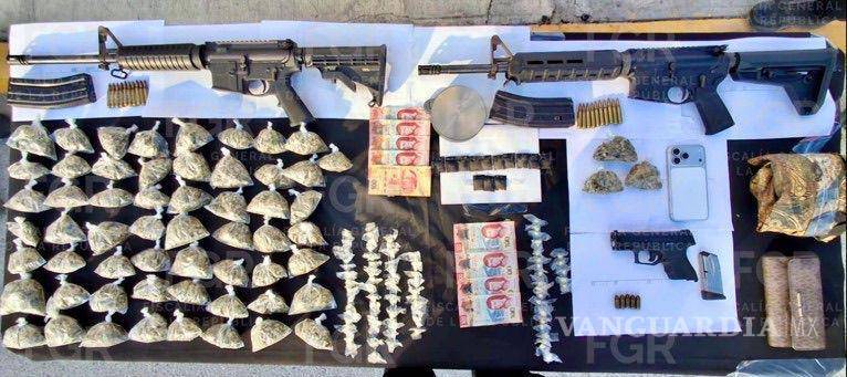 $!Vinculan a pareja por posesión de armas y narcóticos, en NL