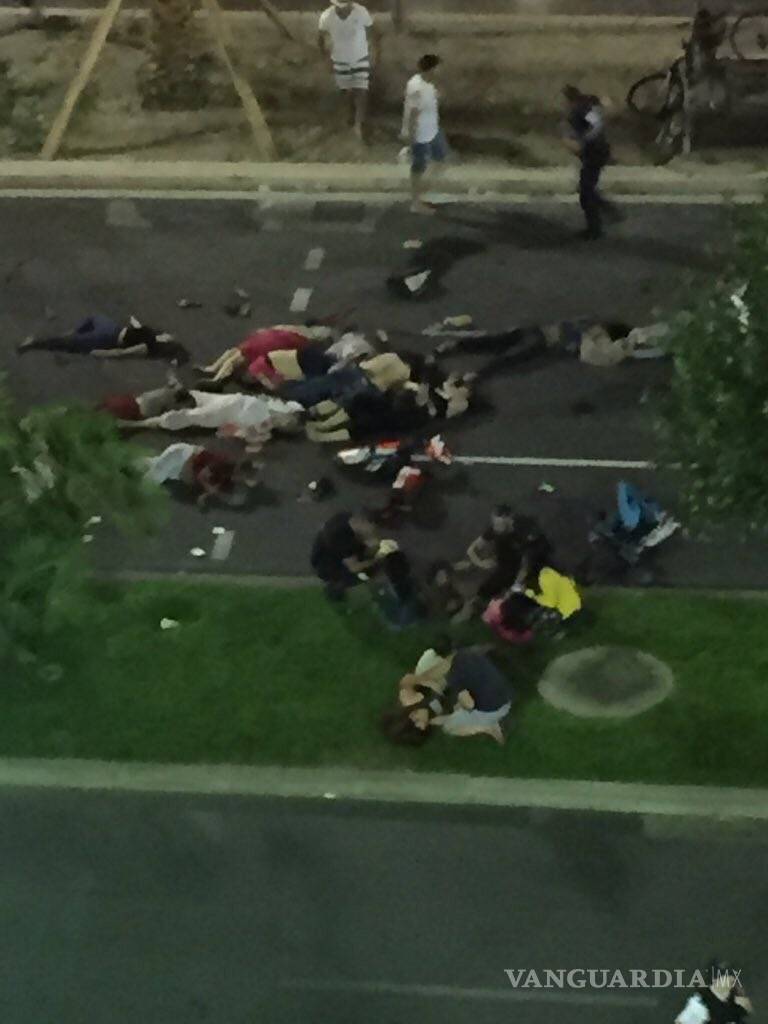 $!Un camión arremetió contra multitud en Francia; se reportan 74 muertos y más de 100 heridos