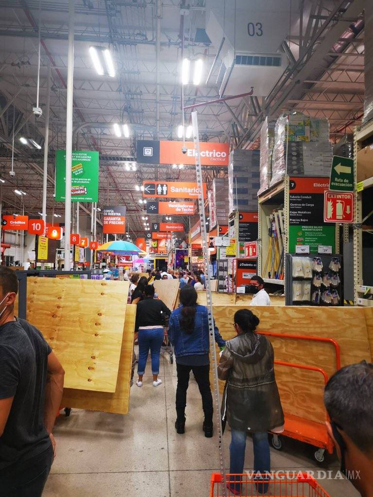 $!Compras de pánico y toque de queda en Quintana Roo por Delta (sigue su trayectoria en vivo)