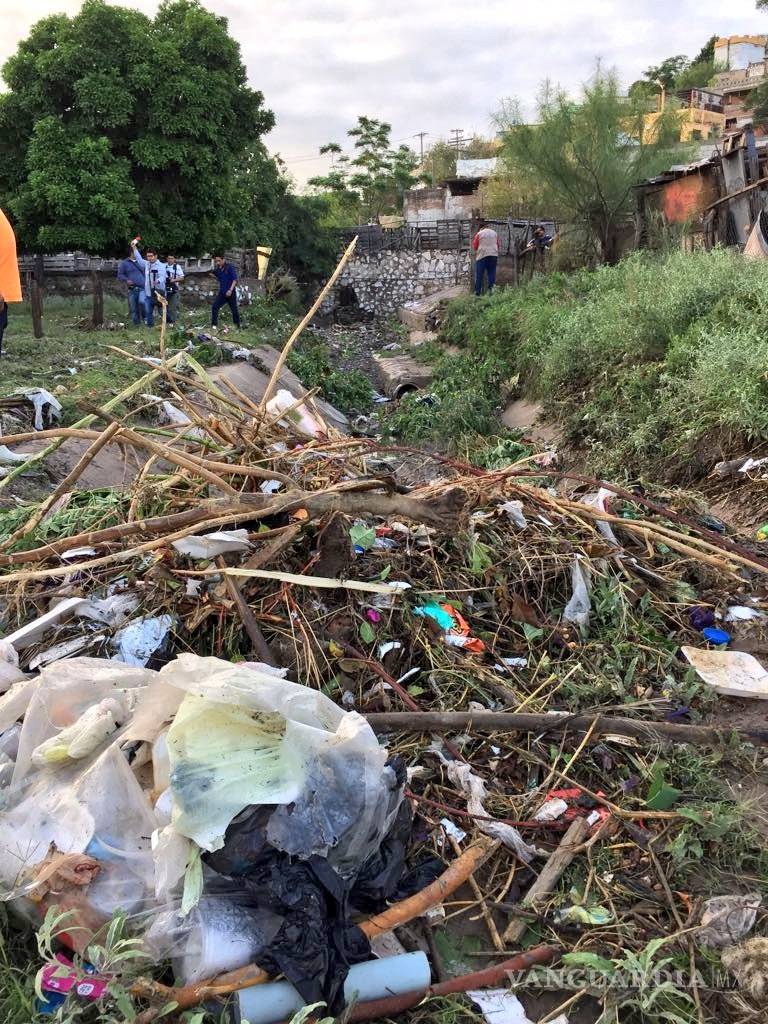 $!Recorre alcalde de Torreón colonias afectadas por la lluvia