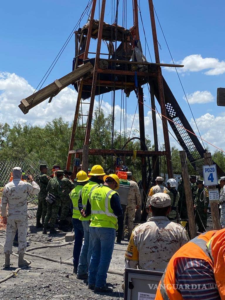 $!El rescatista de la Sedena no bajó con equipo de buceo, mientras que el dron sigue dentro del pozo.