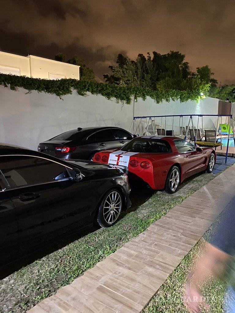 $!Aseguran autos de lujo y armas en Matamoros