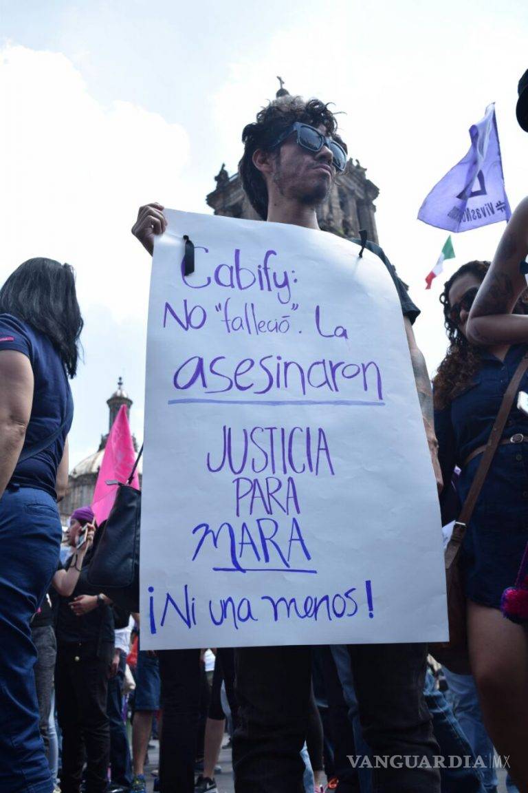 $!'Dejen de matarnos', mujeres marchan y exigen justicia por el asesinato de Mara