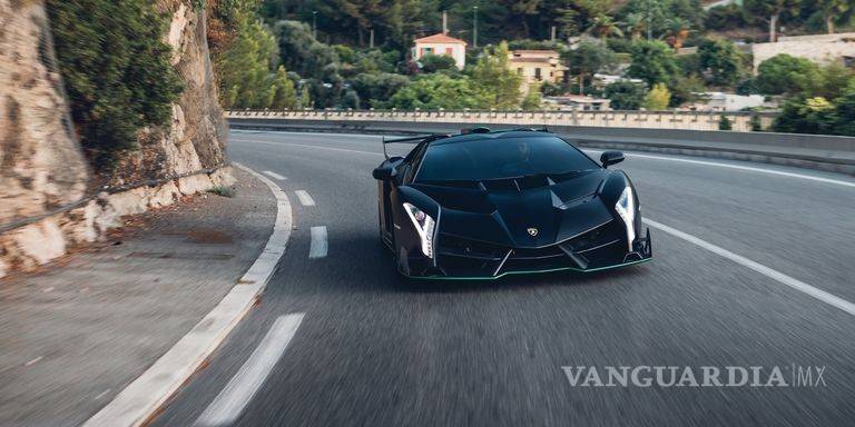 $!Lamborghini Veneno Roadster, súper rápido y súper caro; cuesta más de cien millones de pesos