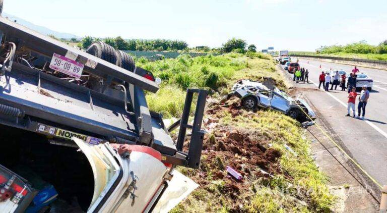 $!Milagro en la carretera, cinco estudiantes sobreviven, y sin lesiones graves, tras fuerte choque