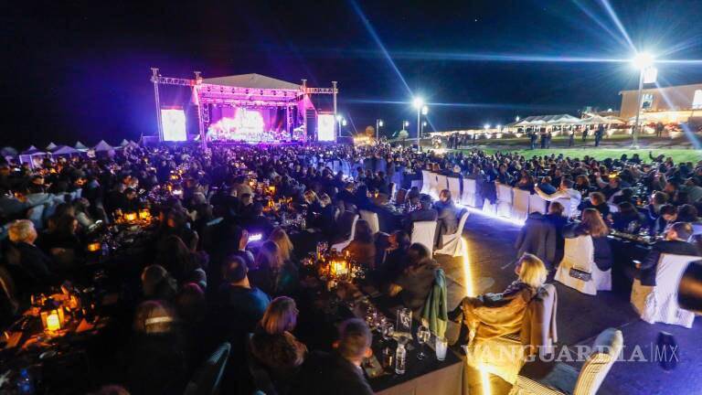 $!El concierto se llevó a cabo el 2 de noviembre de 2019, y reunió a más de 900 personas en una elegante y romántica cena.
