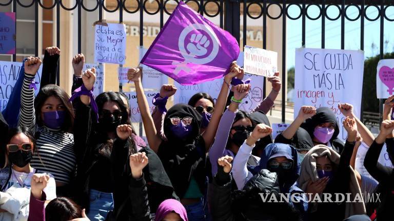 $!Alumnas de la UAdeC protestaron afuera de la Rectoría de la UAdeC.