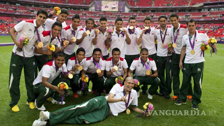 A 8 años del oro en Londres 2012; futbolistas reciben casi 15 mil pesos al mes por beca vitalicia