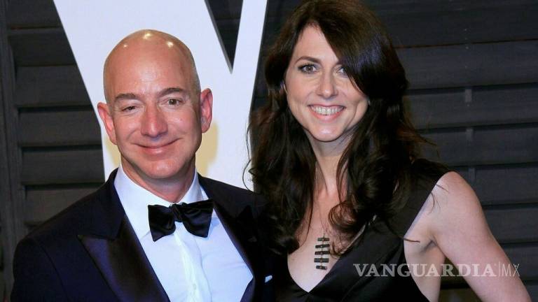 Jeff y MacKenzie Bezos concluyen divorcio; la escritora se quedará con el 4% de Amazon