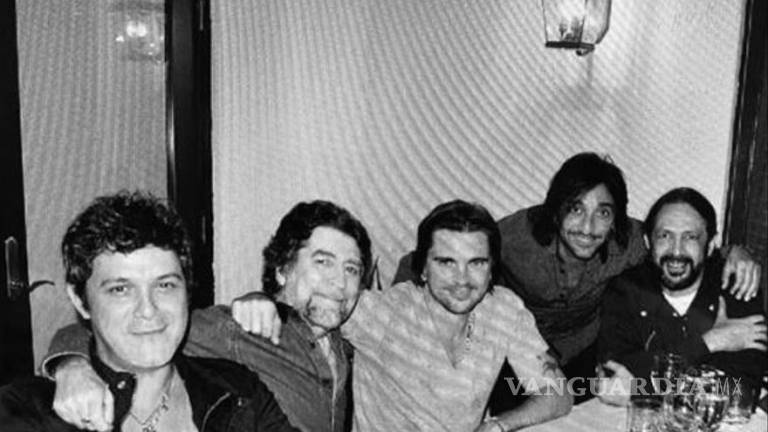 ¿Cocaína? Foto del recuerdo de Alejandro Sanz, Juanes, Juan Luis Guerra y Joaquín Sabina genera polémica en redes sociales por un pequeño detalle