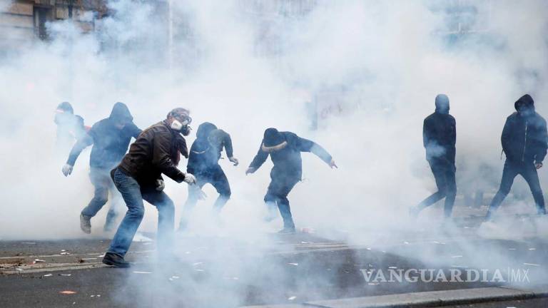 París paralizada y en caos... no habrá transporte hasta el lunes por huelga y manifestaciones en Francia (En vivo)