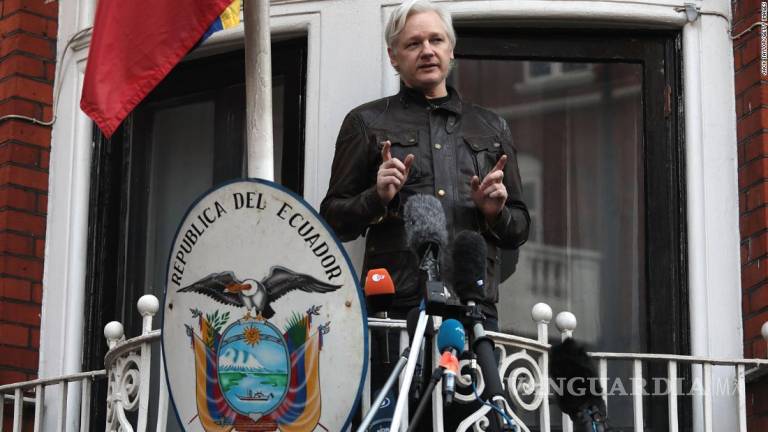 Acusan a Julian Assange por interferir en elecciones a favor de Trump