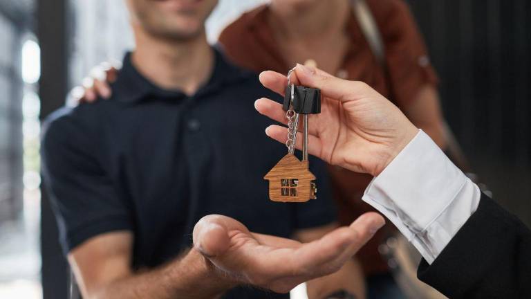 Trabajadores que cotizan en FOVISSSTE e Infonavit pueden acceder a un crédito conjunto de hasta 1.53 millones de pesos para adquirir vivienda.