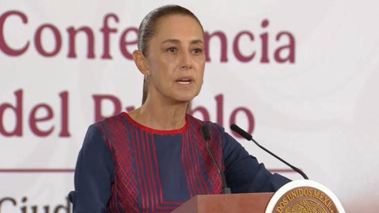 Desde Palacio Nacional, Claudia Sheinbaum criticó la denuncia presentada por el PAN contra AMLO ante la CPI y cuestionó la credibilidad del partido.