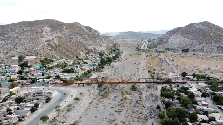 $!Vista aérea del cauce seco del Nazas que une a los distintos municipios de la Comarca Lagunera, ahora, desde la desertificación de la región.
