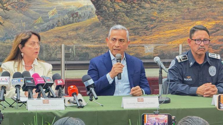 La gobernadora Margarita González Saravia (I), el fiscal de Justicia Fernando Blumenkron (C) y el secretario de Seguridad y Protección Ciudadana, José Luis Bucio (D).