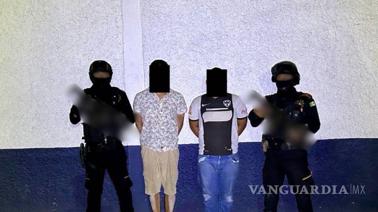 Detienen a dos hombres en Juárez, Nuevo León, con armas de uso exclusivo