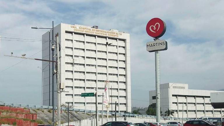 El IMSS confirmó el traslado del joven monclovense a Monterrey para una valoración médica especializada.