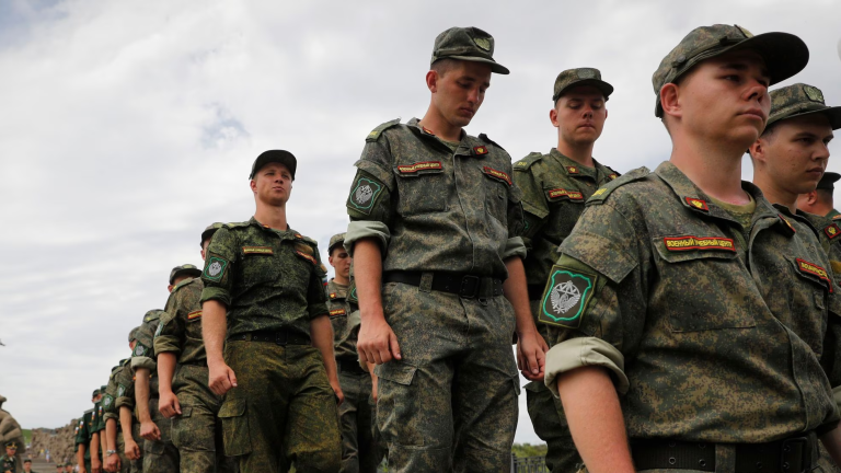 La modificación eleva de 27 a 30 años la edad máxima en que los ciudadanos rusos pueden ser llamados a filas para cumplir el servicio militar obligatorio.