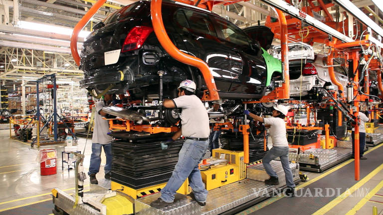 COVID-19 tumba la producción industrial en México que cae un 6.2 % anual en septiembre