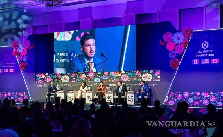 $!Samuel, fantaseando en un foro de negocios de la CDMX, este lunes 6 de octubre.