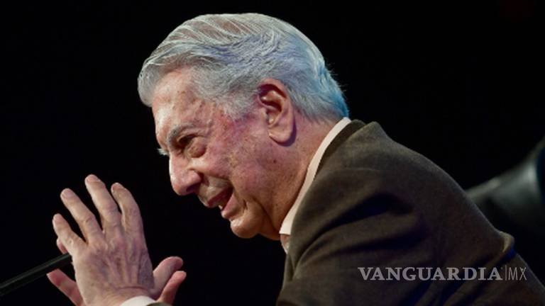 Populismo de AMLO puede llevar a México a una dictadura, advierte Vargas Llosa