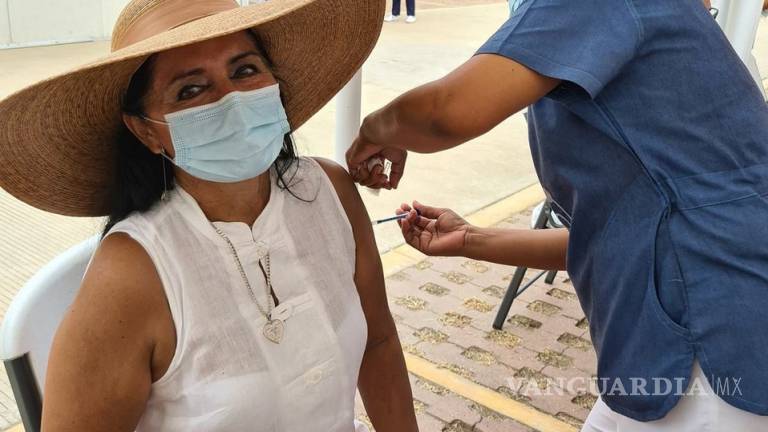 Regidora de Morena en Acapulco presume que fue vacunada contra el COVID-19