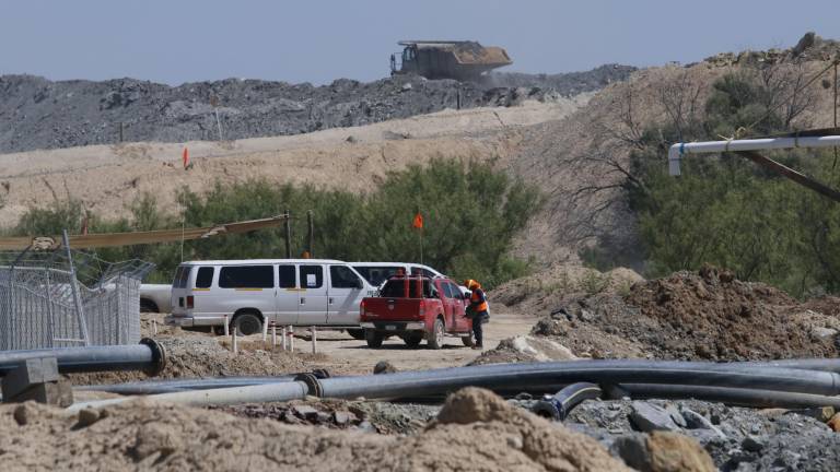 $!Actualmente los trabajos continúan en la mina El Pinabete. Las familias tienen la fe puesta en que en agosto podrían iniciar los trabajos de rescate. Todo dependerá de los taponamientos hidráulicos.