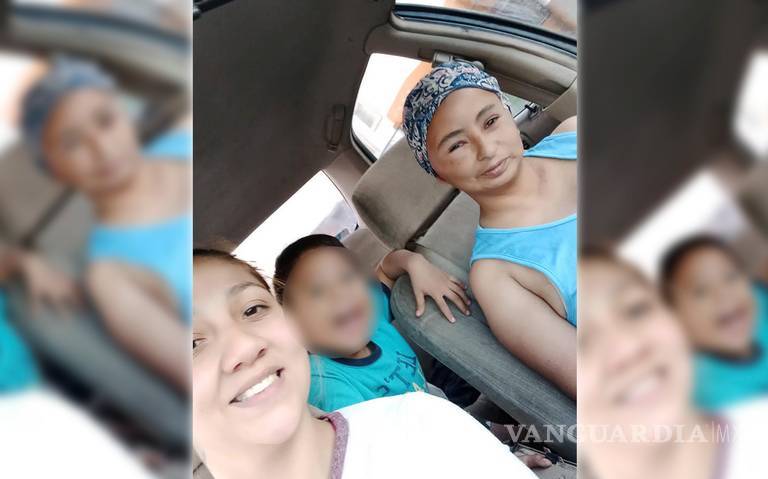 Una mujer ayuda a la aficionada con piojos en el TSM