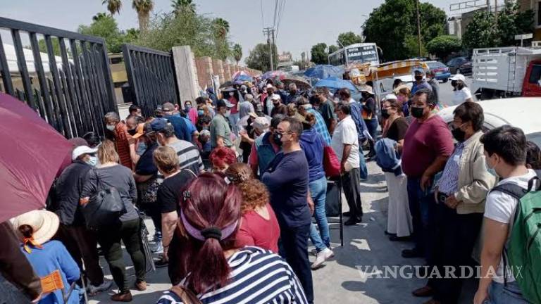 Prevalece el caos por vacunación contra COVID-19 en Torreón