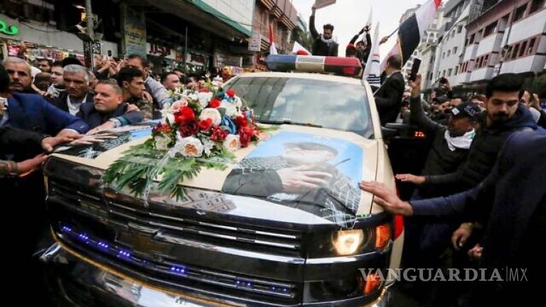 Decenas de miles lloran la muerte de Qasem Soleimani, el general de Irán que mató EU