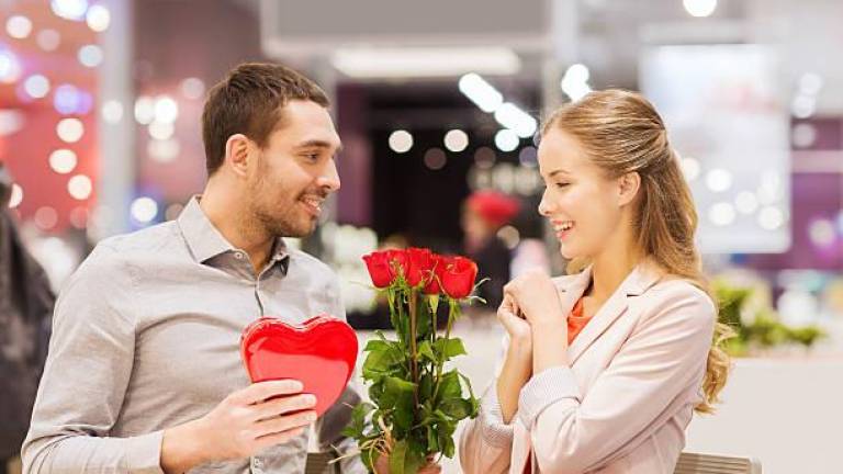 La Universidad Autónoma de Nuevo León detalló un estimado de la cantidad que podrías llegar a gastar en una cena y regalos para tu pareja, en este 14 de febrero.