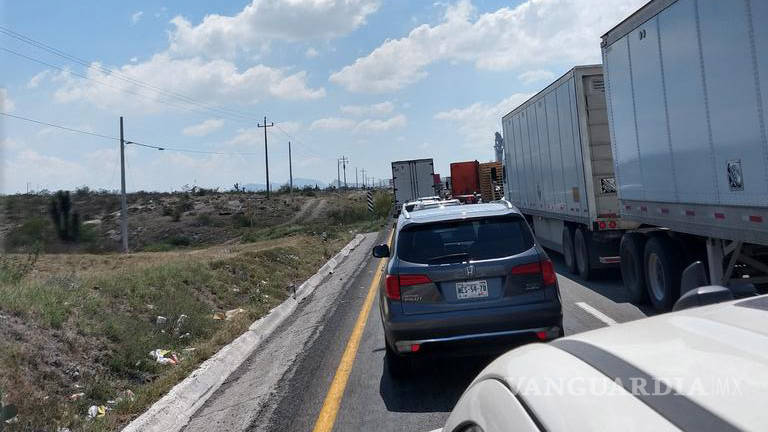 Reportan tráfico lento en la carretera libre Monterrey-Saltillo