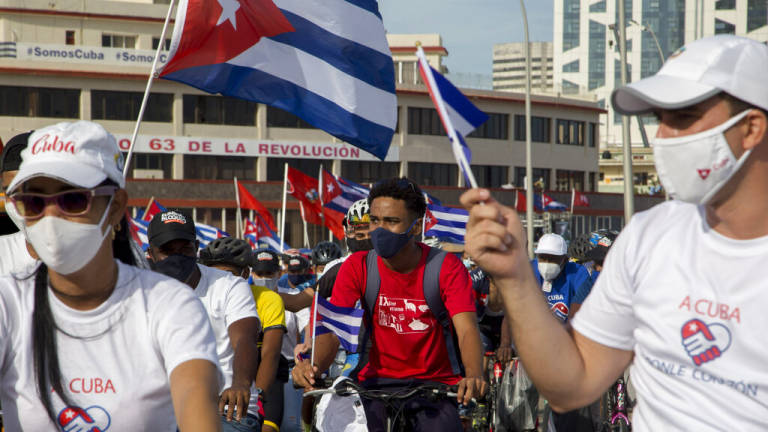 $!Marchan en Cuba simpatizantes del gobierno para recordar a Fidel Castro