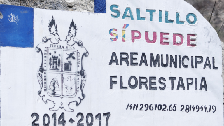 $!En las cercanías del Cerro del Pueblo de Saltillo se advierten señales de que administraciones del ayuntamiento de 2014 a 2017 estuvo presente en el área. Sin embargo, el entorno actual muestra carencias.