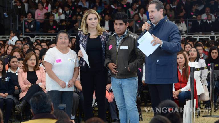 Angélica Rivera entrega apoyos del DIF en Edomex