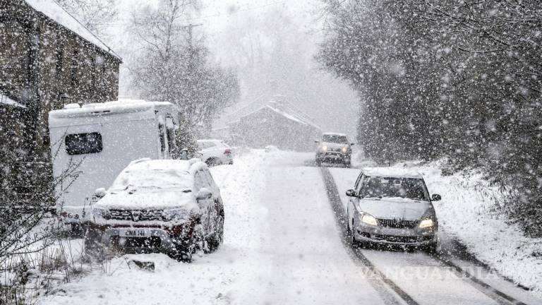 Tormenta invernal deja a 30 mil personas a oscuras en Inglaterra y Escocia
